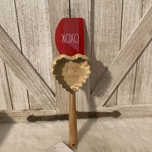Rae Dunn Valentine’s Day XOXO Spatula and Cookie Cutter Set